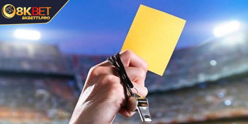 Kèo thẻ phạt - Hướng dẫn cách chơi chi tiết cho bạn mới 3 Chú ý đến trọng tài khi anh em tham gia đặt kèo cược thẻ phạt